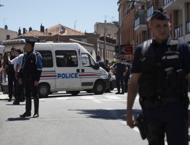 Τουλούζη: Σύλληψη άνδρα που χτυπούσε με μανία περαστικούς και φώναζε «Αλλάχου Ακμπάρ» (βίντεο)